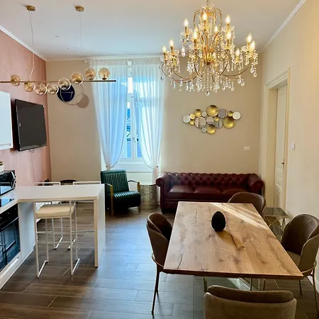 아파트 Starago Vienna - Confort E Stile Nel Cuore Di 고리치아