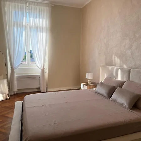 아파트 Starago Vienna - Confort E Stile Nel Cuore Di 고리치아